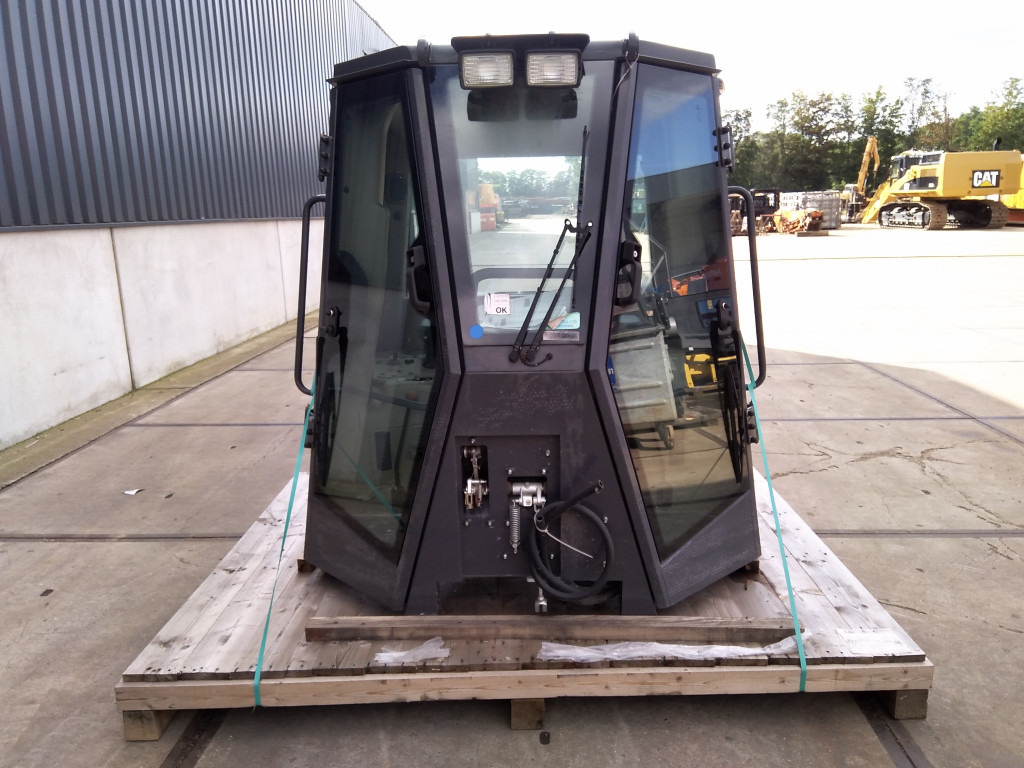 Case 87388637 - 87388630 - Kabina za Građevinska mašina: slika 1 Case 87388637 - 87388630 - Kabina za Građevinska mašina: slika 1