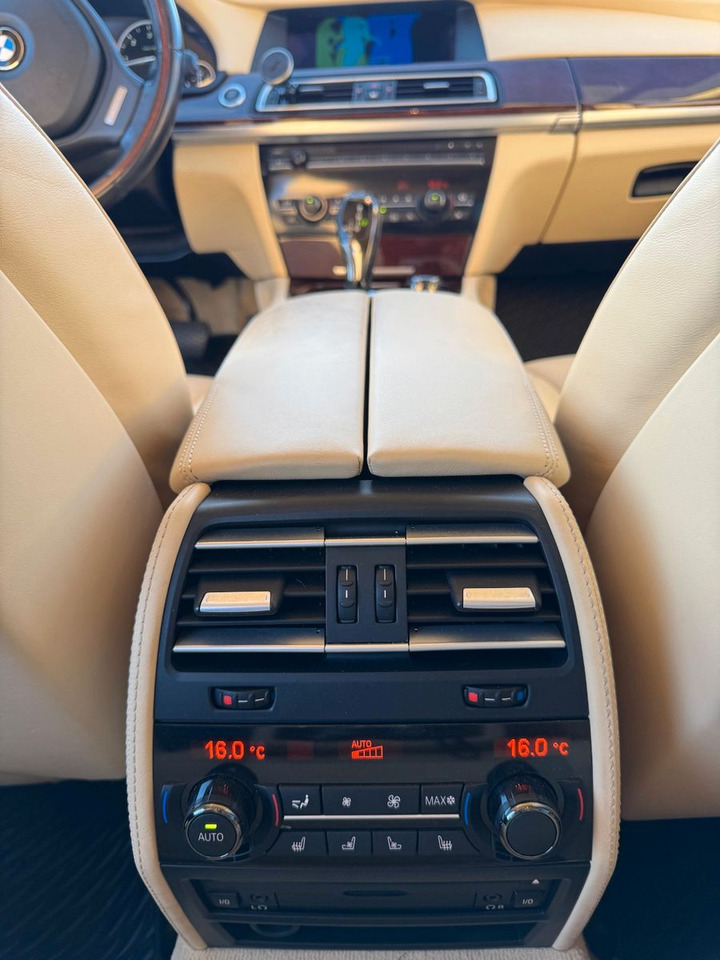Limuzina BMW 740d xDrive 4x4 Long: slika 11