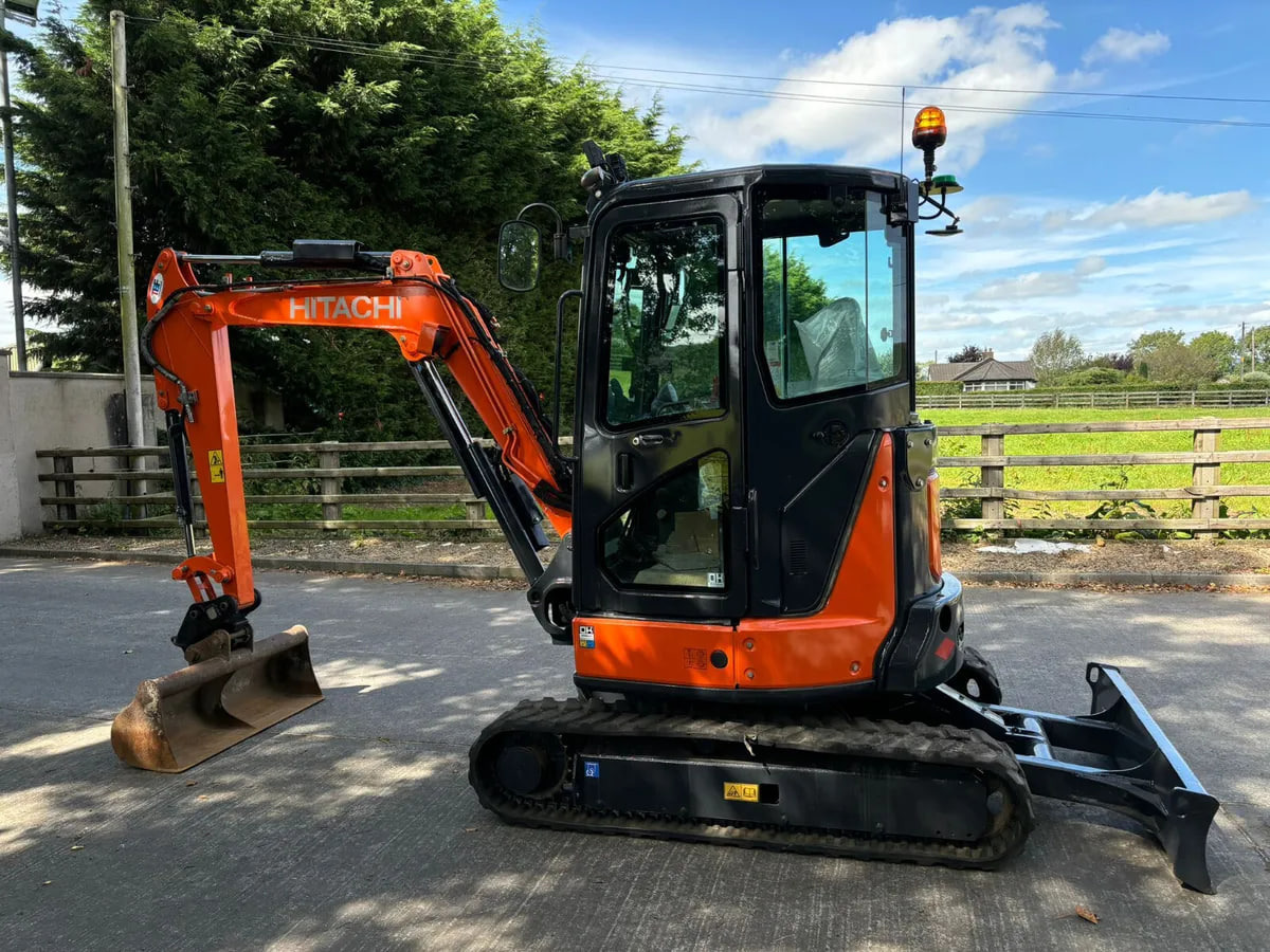 HITACHI 33U-6 - Mini bager: slika 1 HITACHI 33U-6 - Mini bager: slika 1
