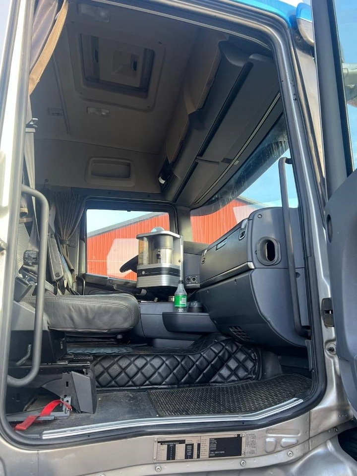 Kamion sa golom šasijom i zatvorenom kabinom Scania R580 LB 6X2*4 MNB Serie 4022: slika 16
