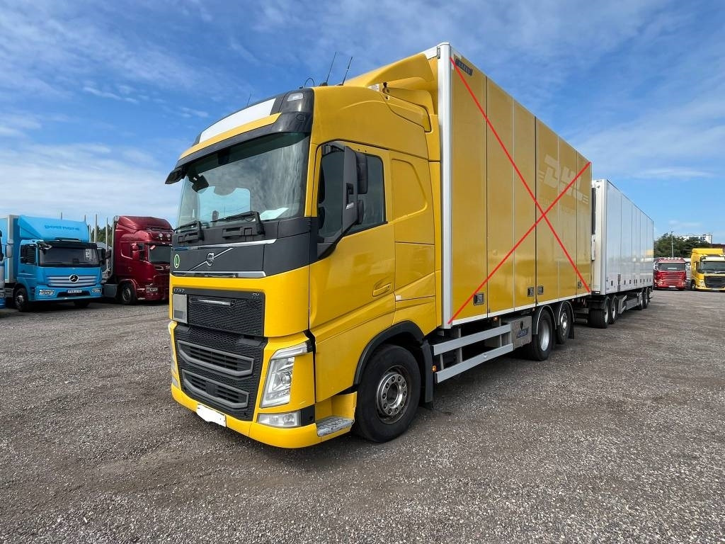 Kamion sa golom šasijom i zatvorenom kabinom Volvo FH 62 TR serie nr 6029: slika 1