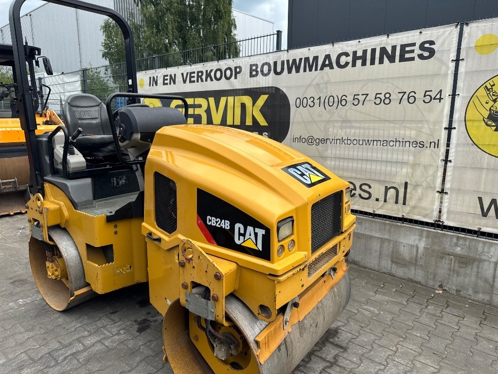 CAT CB 24 B - Valjak za puteve: slika 1 CAT CB 24 B - Valjak za puteve: slika 1
