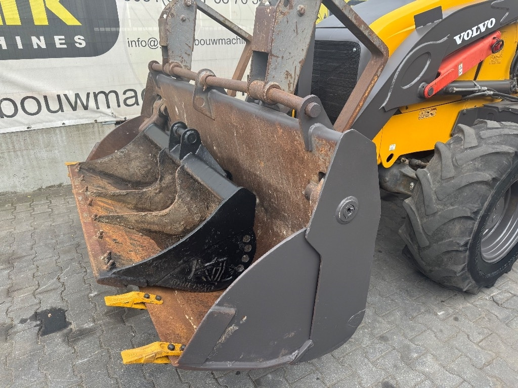 Volvo BL 71 - Bager utovarivač: slika 2 Volvo BL 71 - Bager utovarivač: slika 2