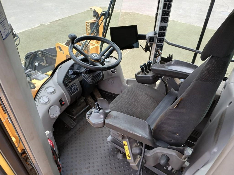 Utovarivač točkaš Volvo L120 H, Hjullastare: slika 6