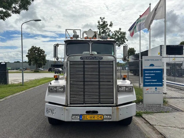 Freightliner 3 AXLE RIGID BODY chassis cabine - Kamion sa golom šasijom i zatvorenom kabinom: slika 2 Freightliner 3 AXLE RIGID BODY chassis cabine - Kamion sa golom šasijom i zatvorenom kabinom: slika 2