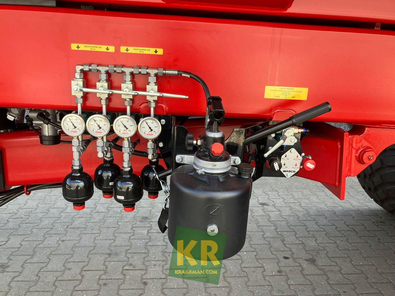 BIG BODY 900 Krampe - Traktorska prikolica za farmu/ Kiper: slika 4 BIG BODY 900 Krampe - Traktorska prikolica za farmu/ Kiper: slika 4
