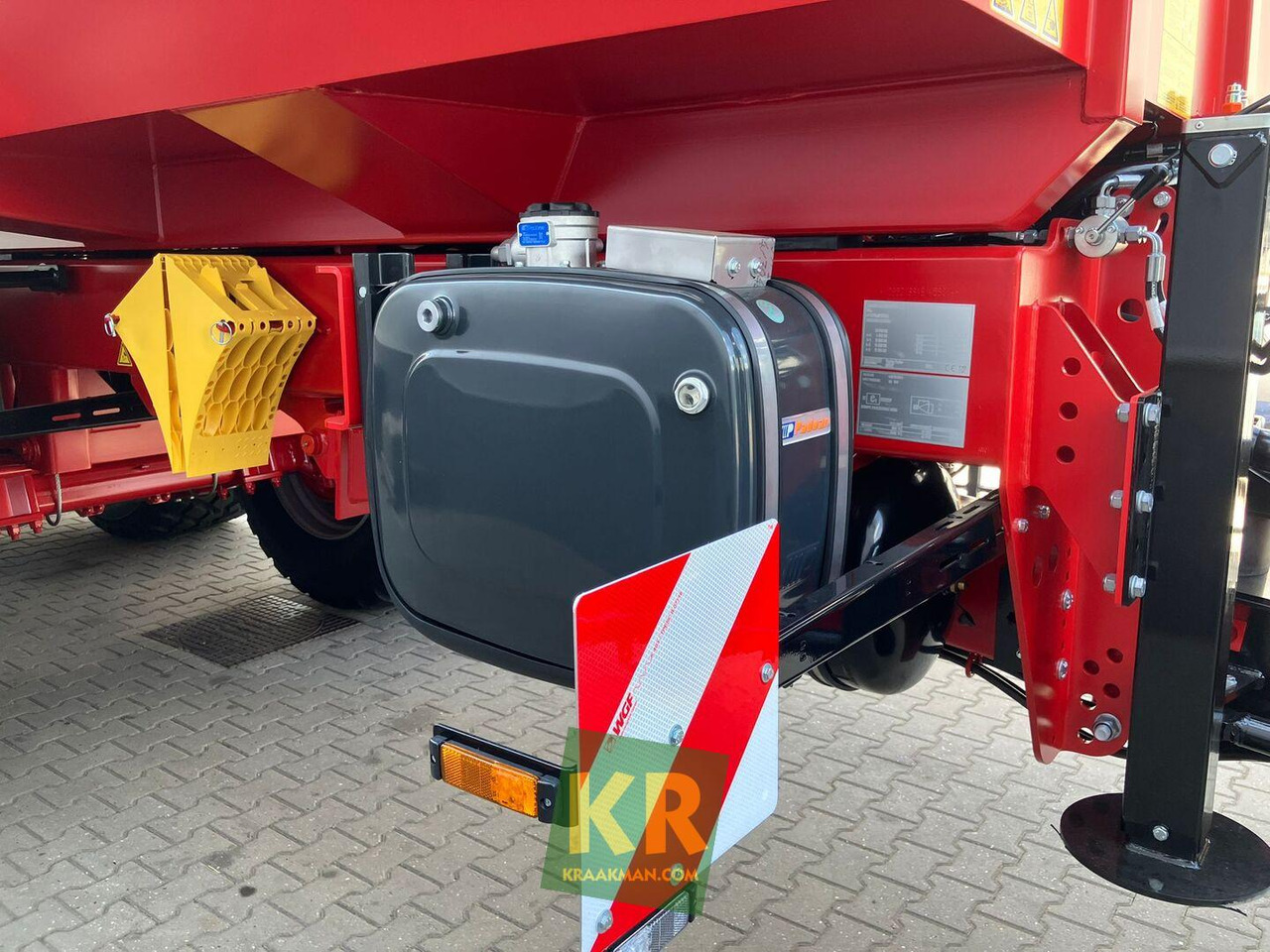 BIG BODY 900 Krampe - Traktorska prikolica za farmu/ Kiper: slika 2 BIG BODY 900 Krampe - Traktorska prikolica za farmu/ Kiper: slika 2