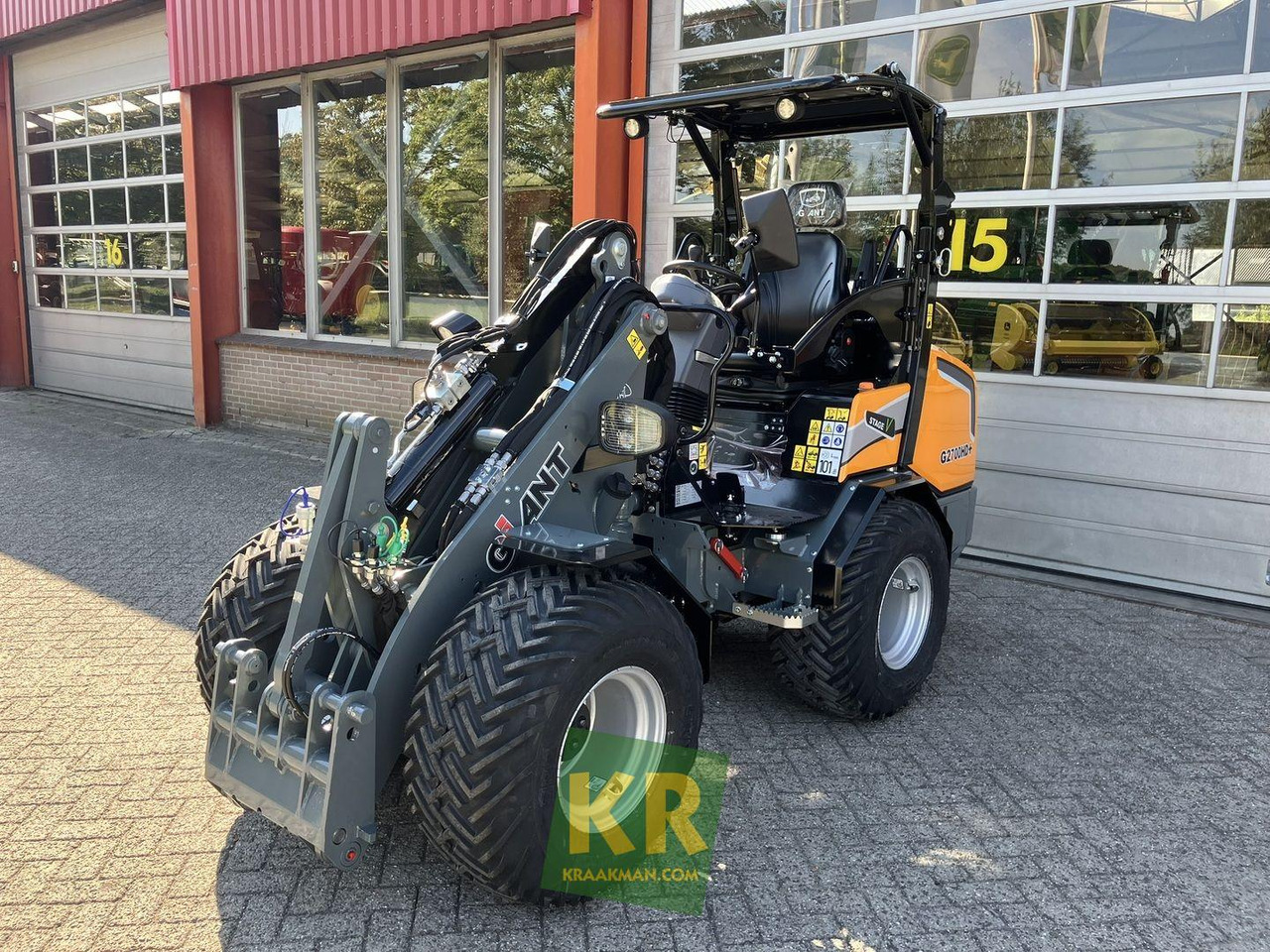 G2700 HD+ Giant - Zglobni utovarivač: slika 1 G2700 HD+ Giant - Zglobni utovarivač: slika 1