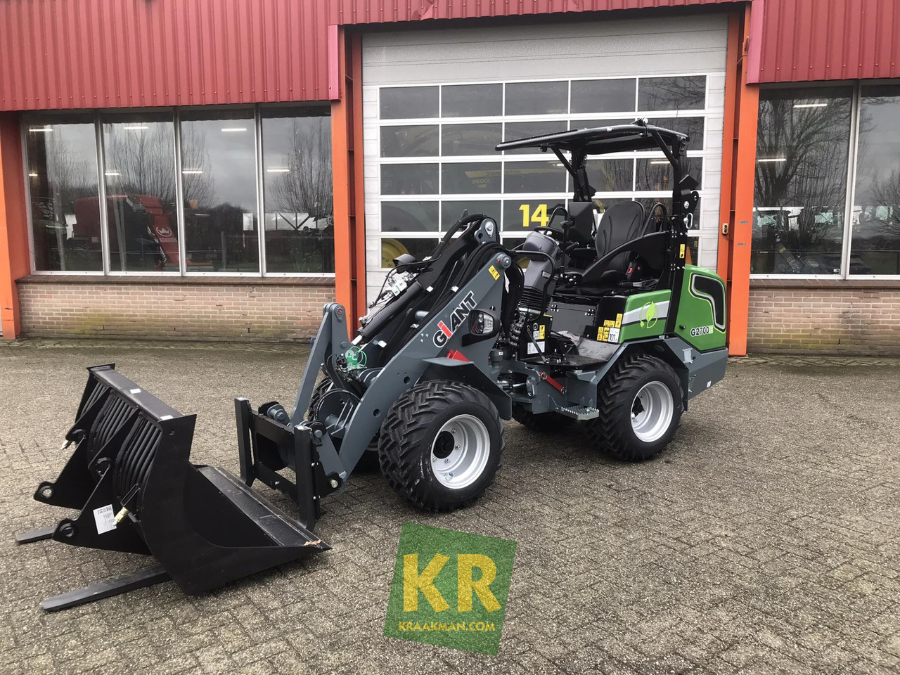 G2700E Giant - Zglobni utovarivač: slika 1 G2700E Giant - Zglobni utovarivač: slika 1