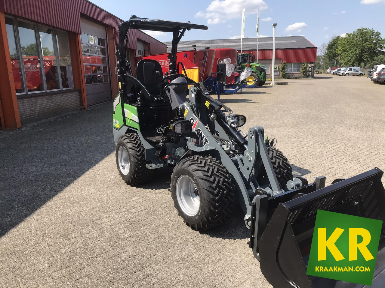 Giant G2200E - Zglobni utovarivač: slika 2 Giant G2200E - Zglobni utovarivač: slika 2