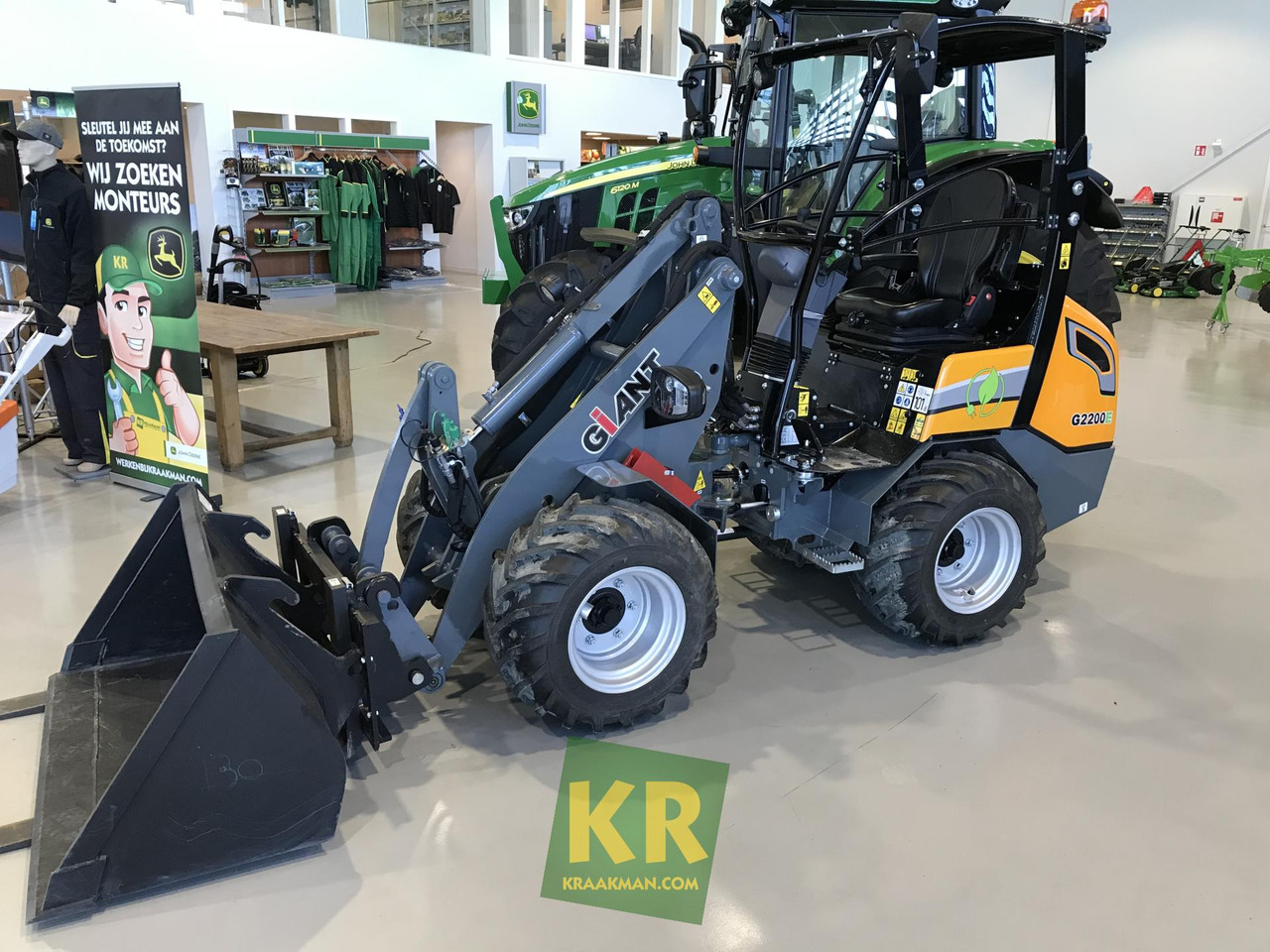 Giant G2200E  - Zglobni utovarivač: slika 1 Giant G2200E  - Zglobni utovarivač: slika 1