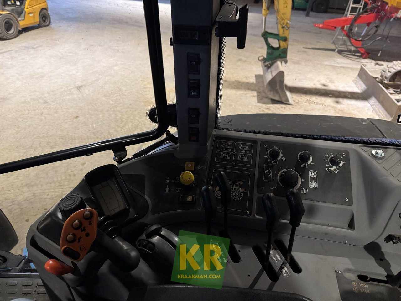 TM190 New Holland - Traktor: slika 2 TM190 New Holland - Traktor: slika 2