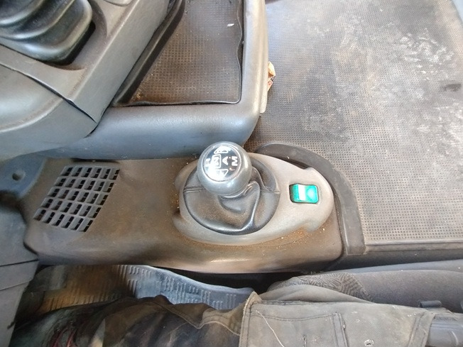 SCANIA R 114 380 6x2 - Kamion sa golom šasijom i zatvorenom kabinom: slika 5 SCANIA R 114 380 6x2 - Kamion sa golom šasijom i zatvorenom kabinom: slika 5