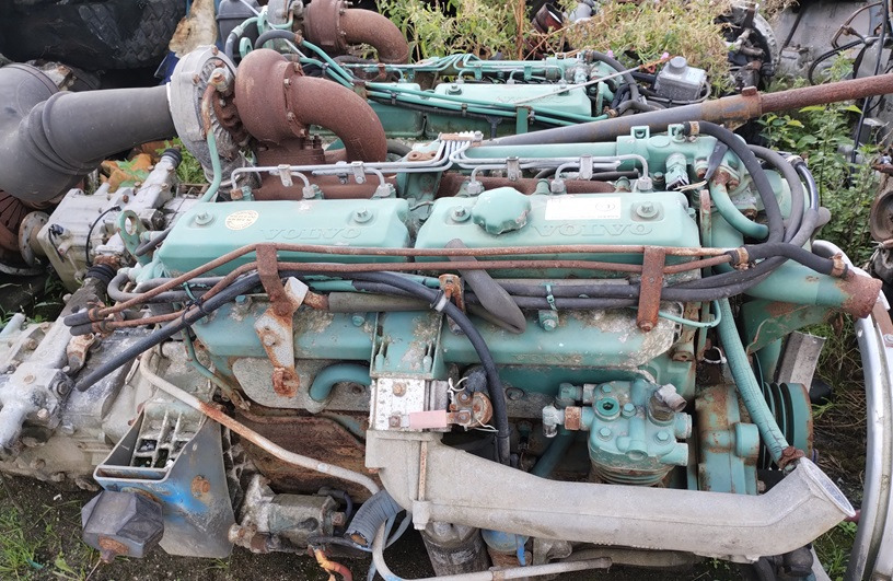 SILNIK CZĘŚCI ENGINE PARTS WAŁ KORBOWY WAŁEK ROZRZADU POMPA WTRYSKOWA VOLVO FL TD 63 E - Motor i delovi: slika 3 SILNIK CZĘŚCI ENGINE PARTS WAŁ KORBOWY WAŁEK ROZRZADU POMPA WTRYSKOWA VOLVO FL TD 63 E - Motor i delovi: slika 3