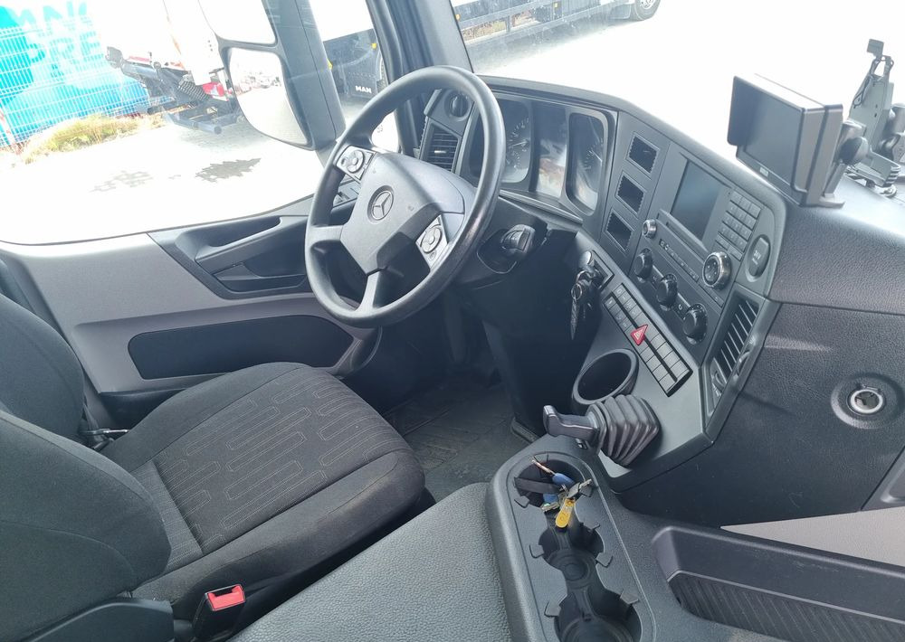 Mercedes-Benz Antos 1830 rozstaw osi 3,60 - Kamion sa golom šasijom i zatvorenom kabinom: slika 4 Mercedes-Benz Antos 1830 rozstaw osi 3,60 - Kamion sa golom šasijom i zatvorenom kabinom: slika 4