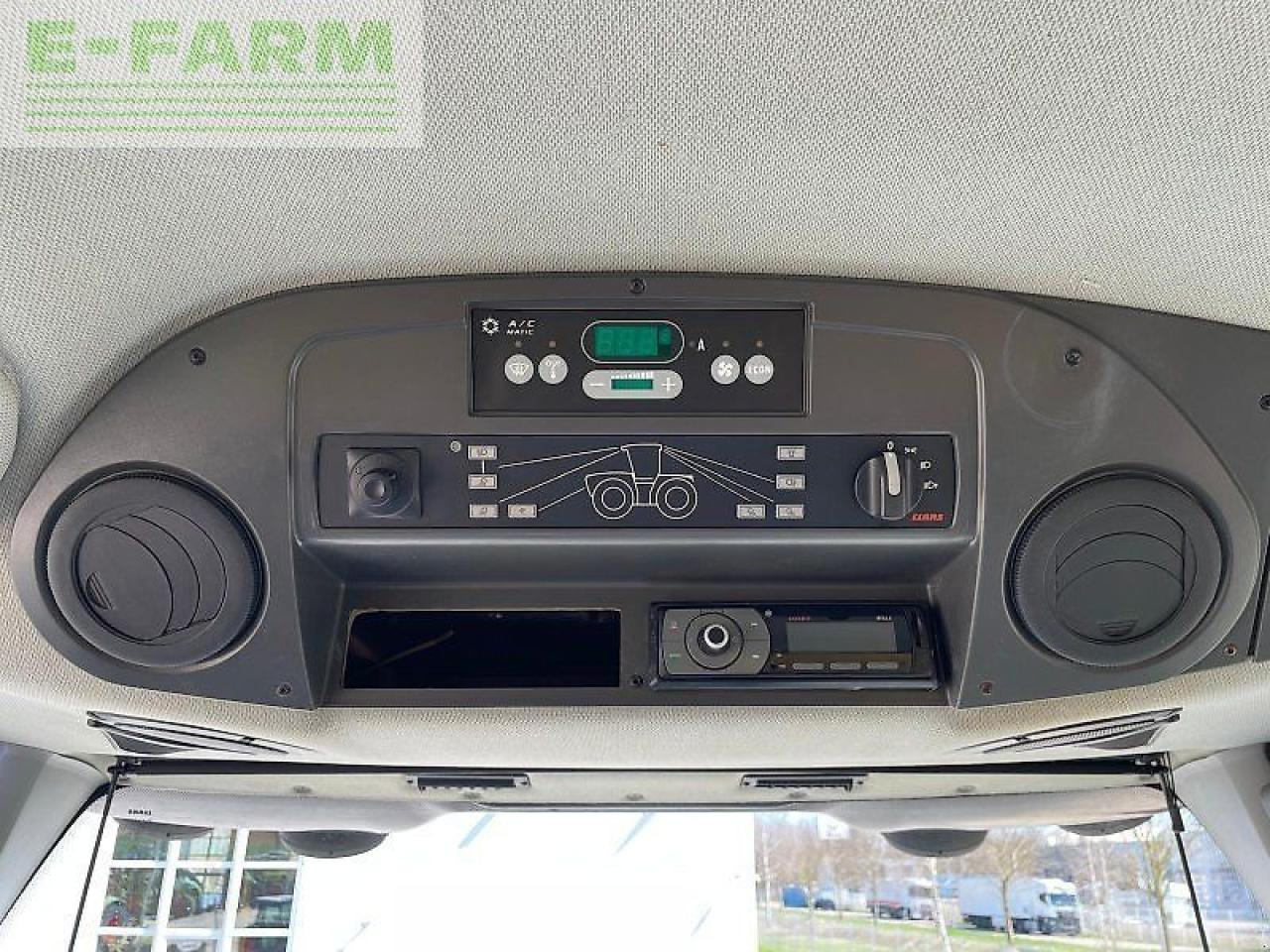 CLAAS xerion 4000 saddle trac zunhammer 16 m³ kundendienst und tüv neu SADDLE TRAC - Traktor: slika 4 CLAAS xerion 4000 saddle trac zunhammer 16 m³ kundendienst und tüv neu SADDLE TRAC - Traktor: slika 4