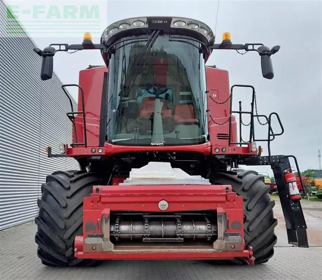 Case-IH axial flow 8240 med 30 fods vario skærebord - Kombinovani kombajn: slika 5 Case-IH axial flow 8240 med 30 fods vario skærebord - Kombinovani kombajn: slika 5