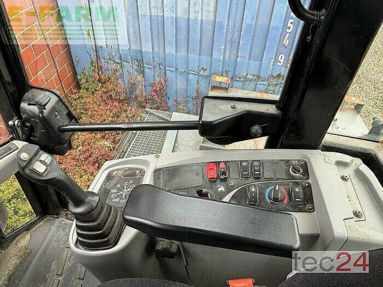 Caterpillar 906 m - Mini bager: slika 4 Caterpillar 906 m - Mini bager: slika 4