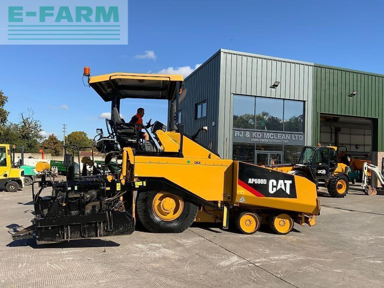 Caterpillar ap 600d asphalt paver finisher (st24422) - Traktor: slika 1 Caterpillar ap 600d asphalt paver finisher (st24422) - Traktor: slika 1
