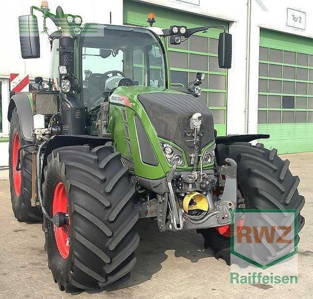 Fendt 724 vario s4 profi plus ProfiPlus - Traktor: slika 2 Fendt 724 vario s4 profi plus ProfiPlus - Traktor: slika 2