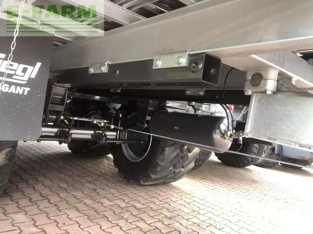 Fliegl gigant asw 281 - Traktorska prikolica za farmu/ Kiper: slika 4 Fliegl gigant asw 281 - Traktorska prikolica za farmu/ Kiper: slika 4