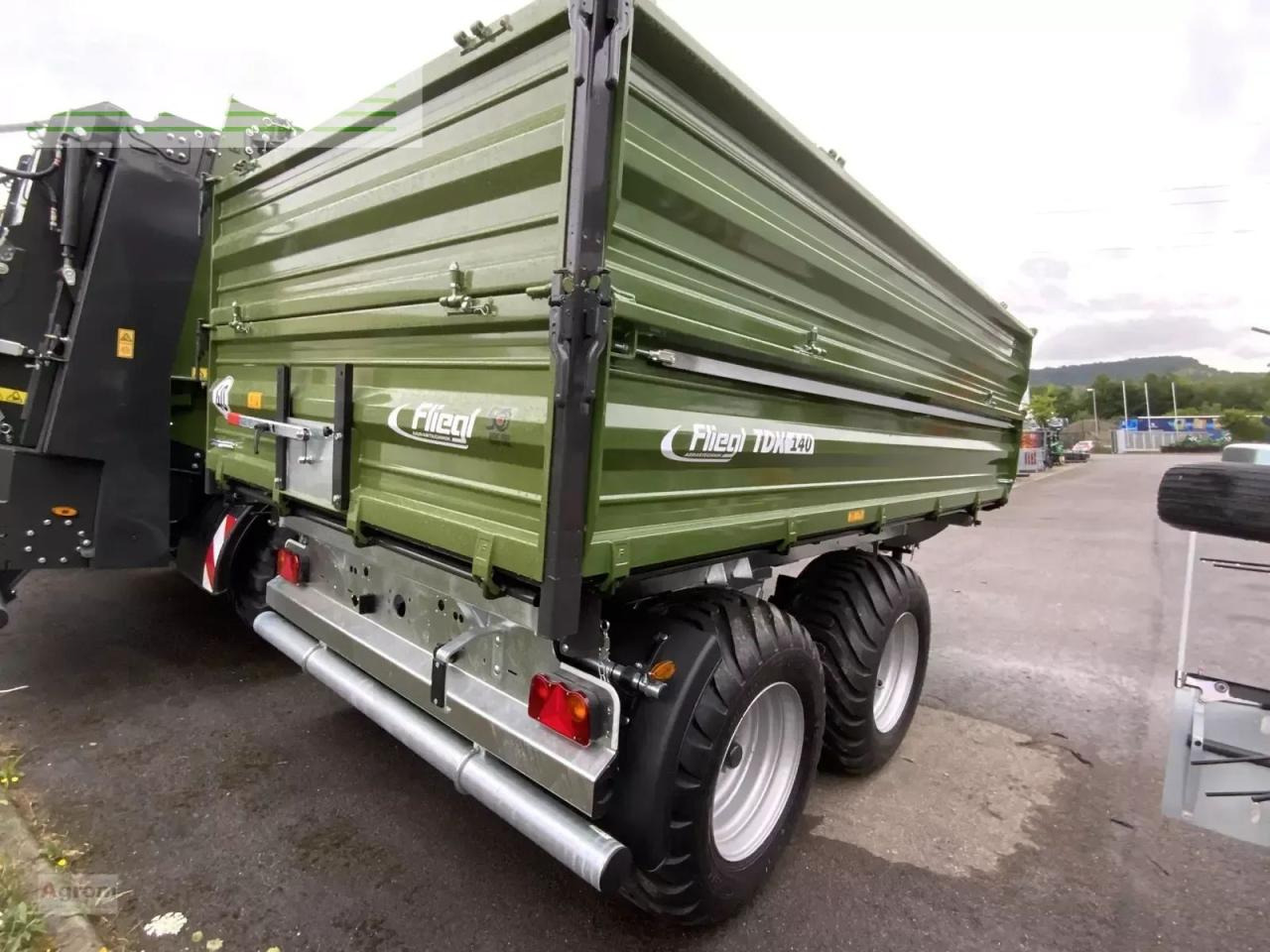 Fliegl tdk 140 - Traktorska prikolica za farmu/ Kiper: slika 2 Fliegl tdk 140 - Traktorska prikolica za farmu/ Kiper: slika 2