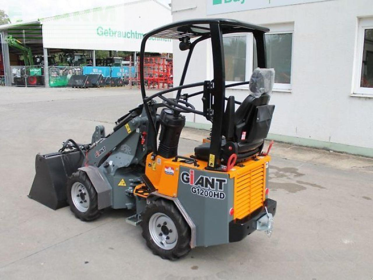 Giant g 1200 - Mini bager: slika 4 Giant g 1200 - Mini bager: slika 4