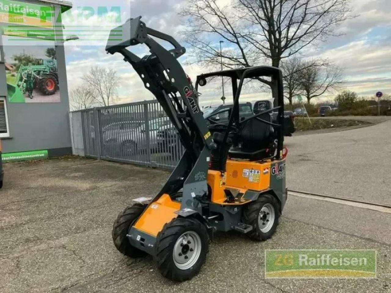 Giant g1200 - Mini bager: slika 3 Giant g1200 - Mini bager: slika 3