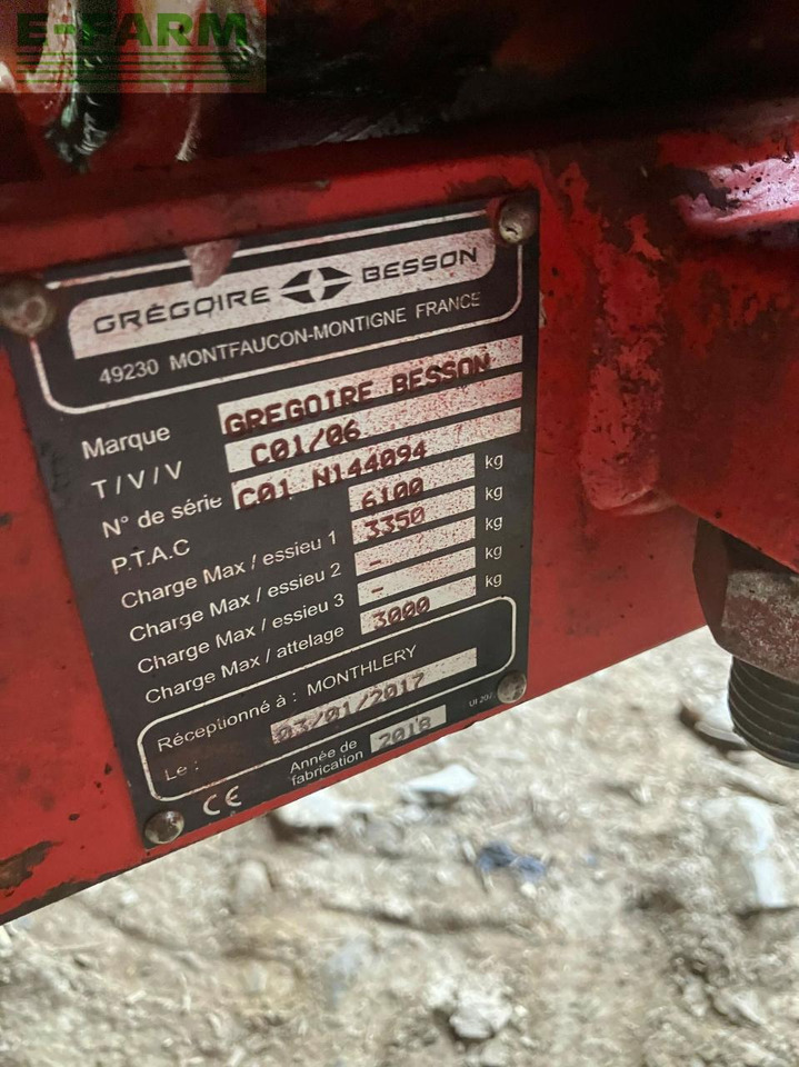 Gregoire Besson 8 corps - Plug: slika 4 Gregoire Besson 8 corps - Plug: slika 4