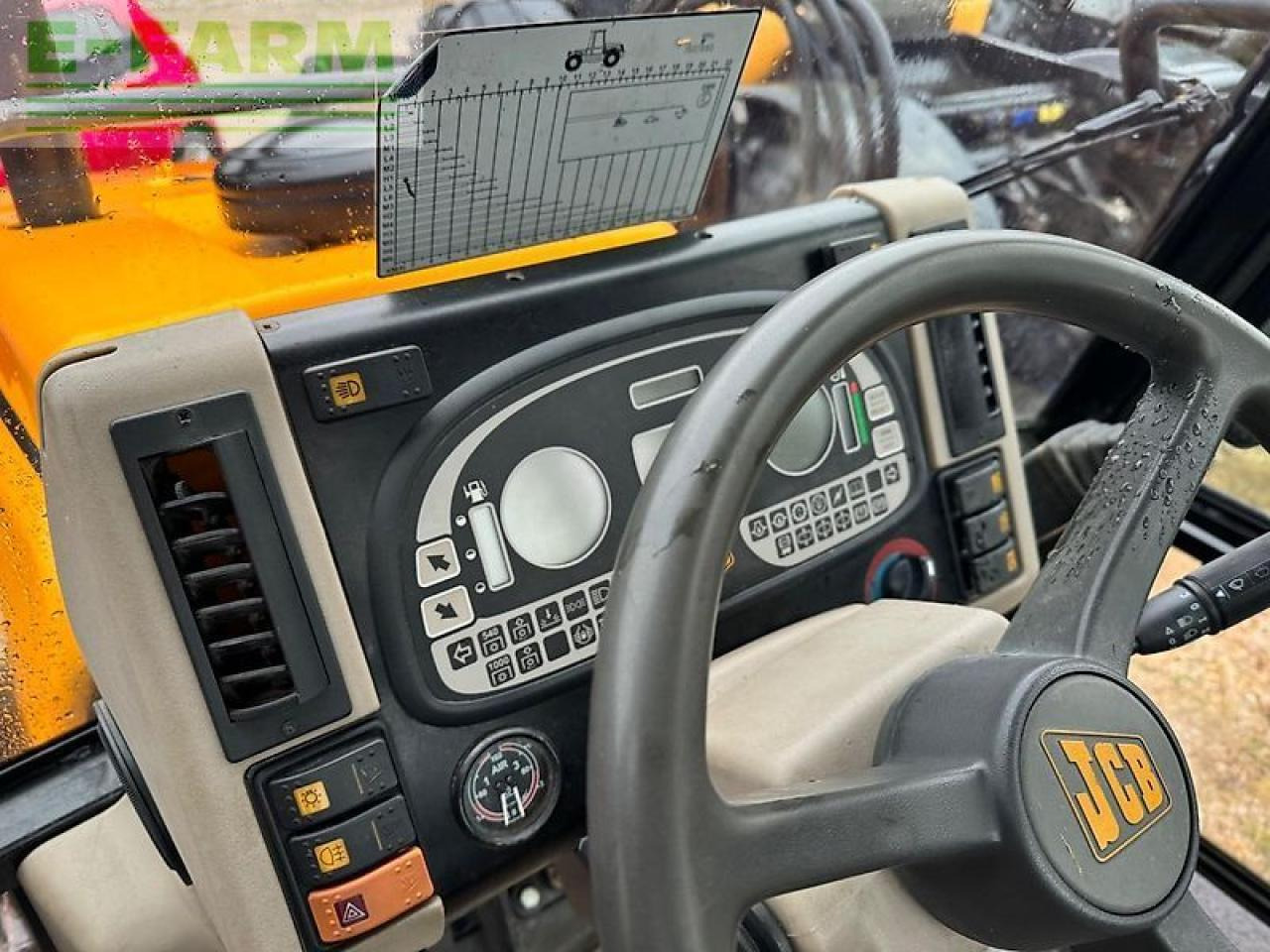 JCB fastrac 2115 / 4ws - Traktor: slika 2 JCB fastrac 2115 / 4ws - Traktor: slika 2