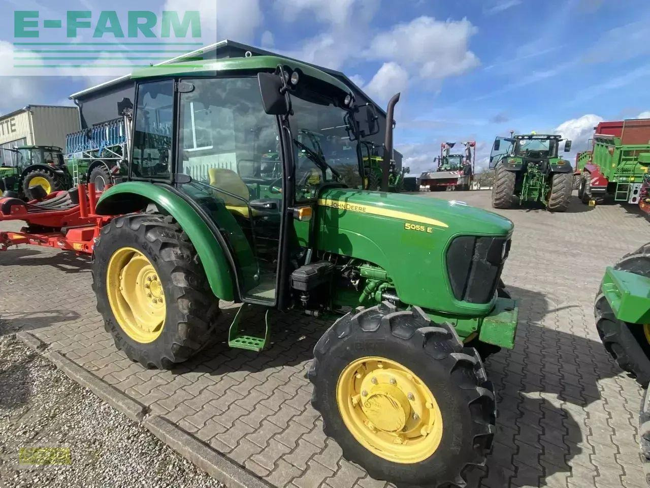 John Deere 5055e - Traktor: slika 1 John Deere 5055e - Traktor: slika 1