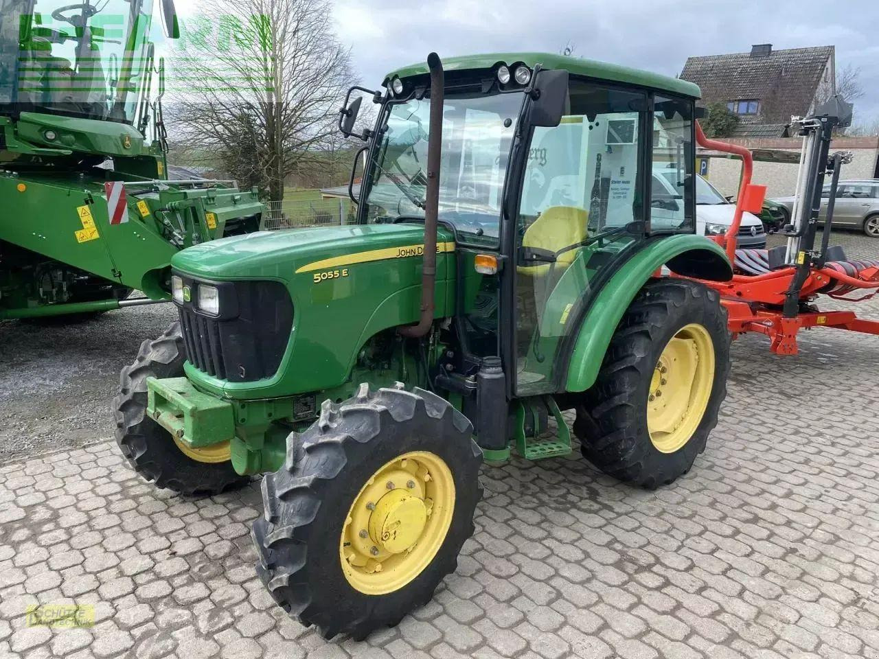 John Deere 5055e - Traktor: slika 2 John Deere 5055e - Traktor: slika 2