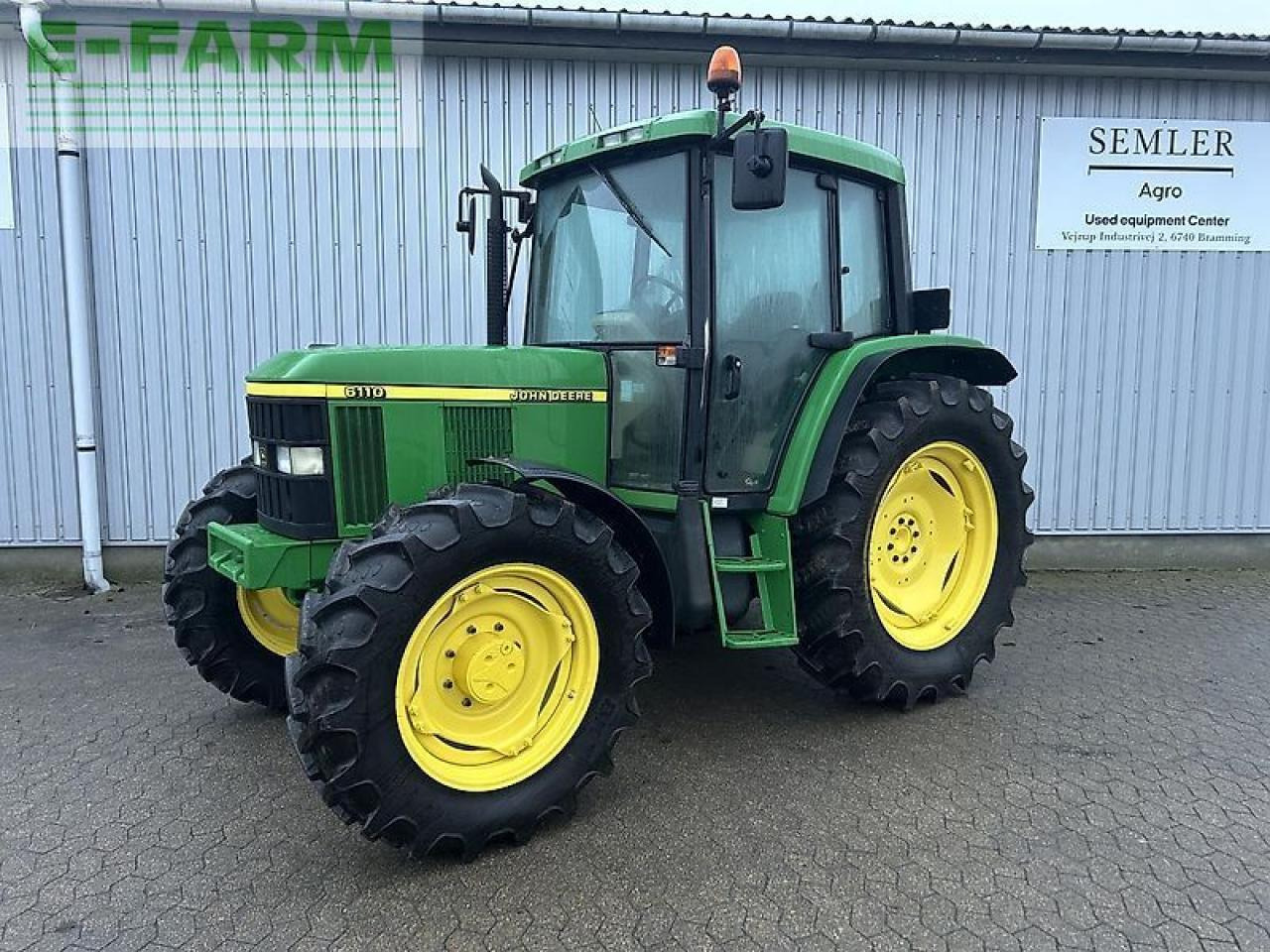 John Deere 6110 - Traktor: slika 1 John Deere 6110 - Traktor: slika 1