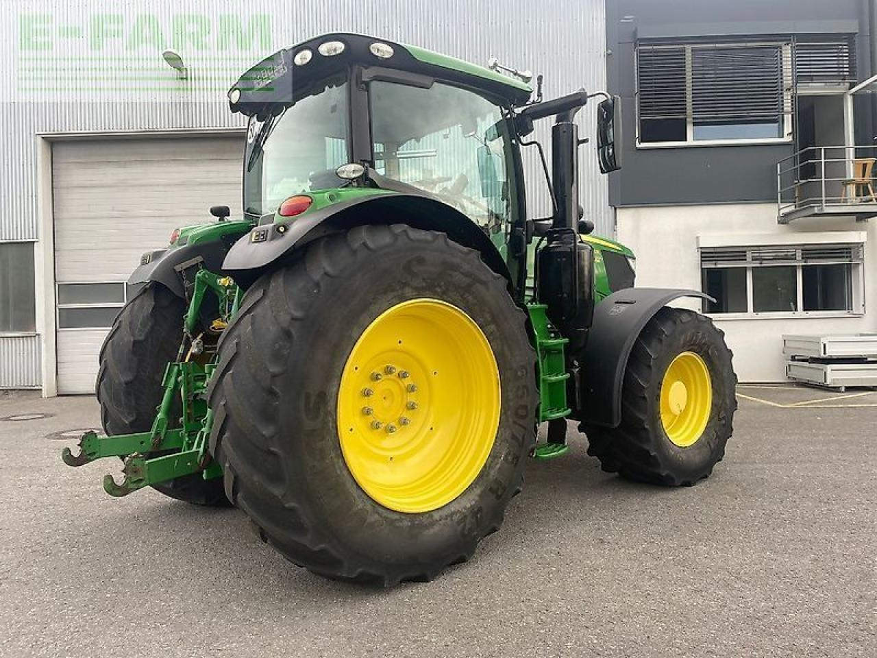 Traktor John Deere 6215r: slika 6