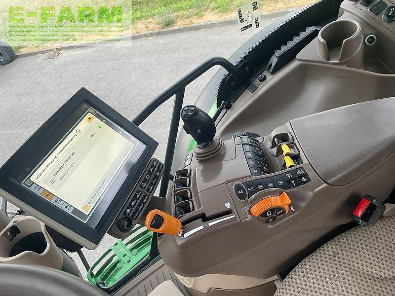 Traktor John Deere 6215r: slika 11