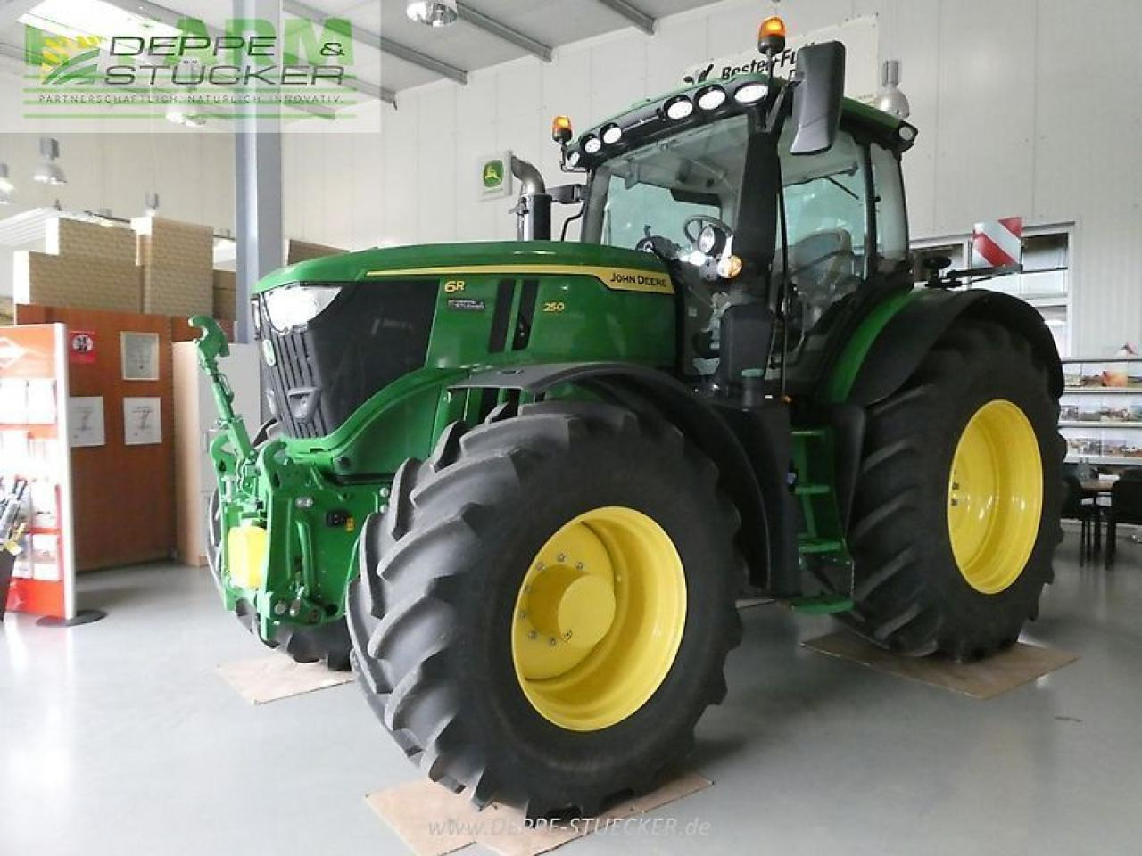 John Deere 6r 250 - Traktor: slika 2 John Deere 6r 250 - Traktor: slika 2