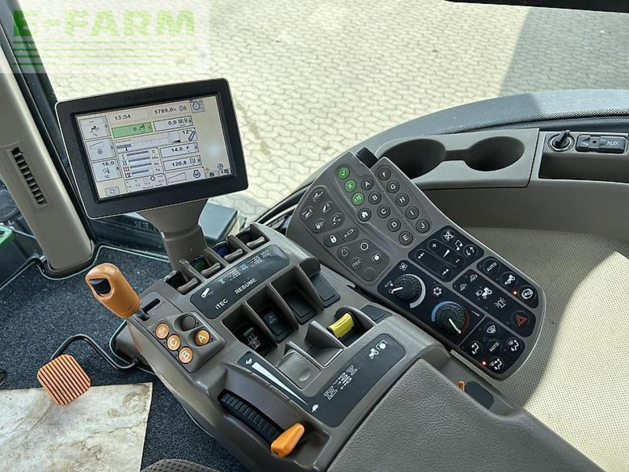 John Deere 7230r - Traktor: slika 3 John Deere 7230r - Traktor: slika 3