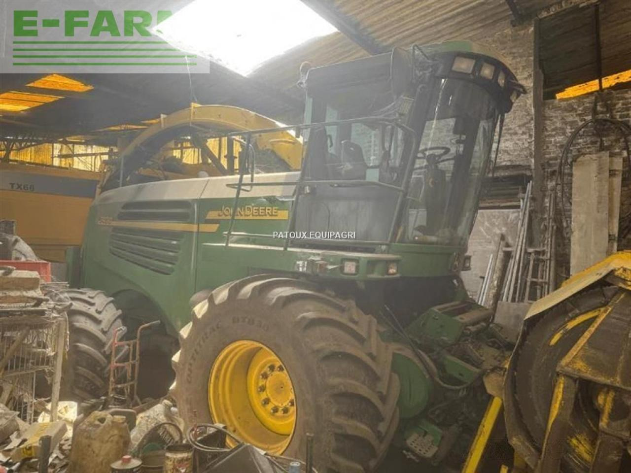 John Deere 7400 4rm - Kombajn za stočnu hranu: slika 1 John Deere 7400 4rm - Kombajn za stočnu hranu: slika 1