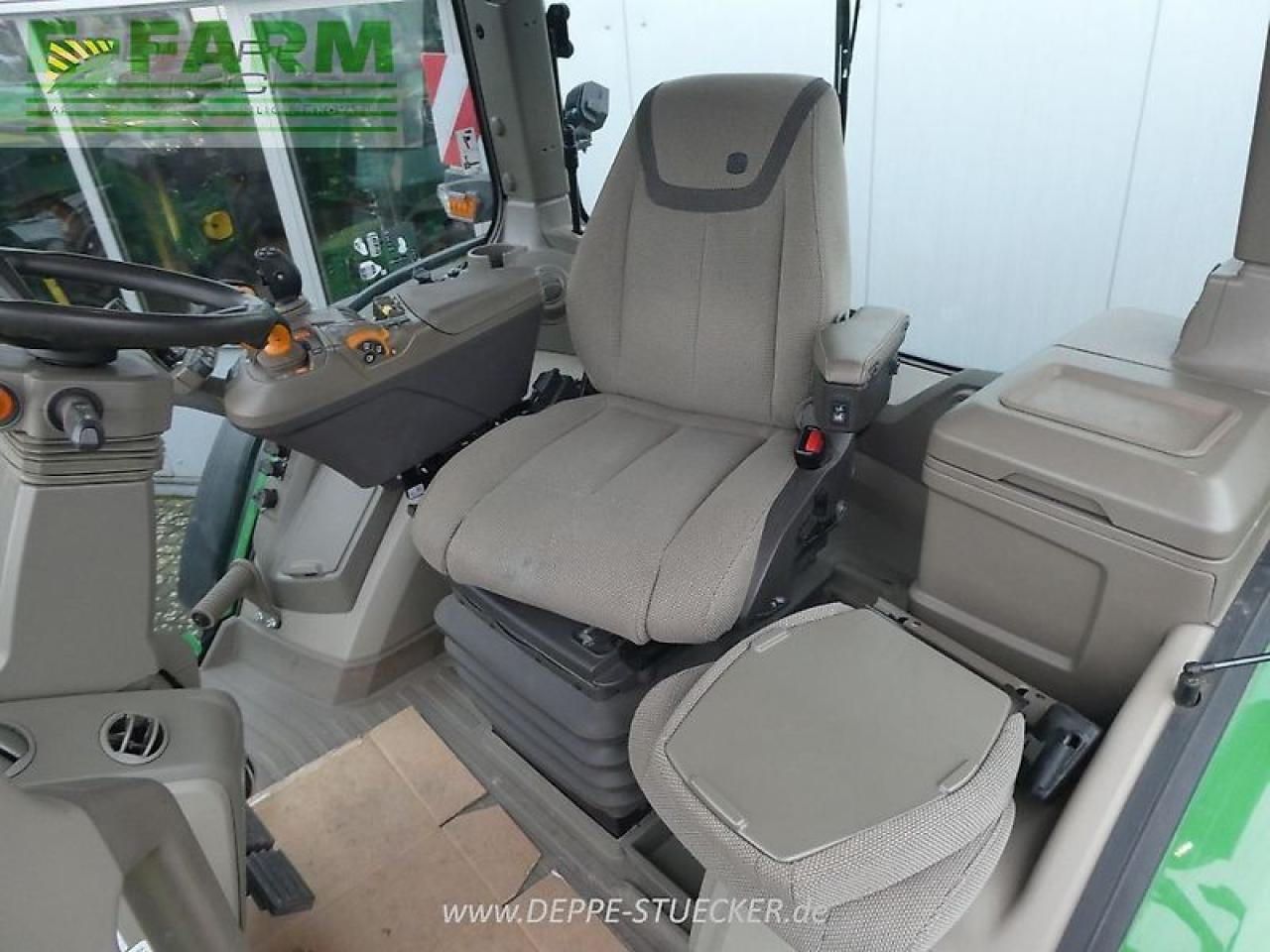 Traktor John Deere 7r 330: slika 8 Traktor John Deere 7r 330: slika 8