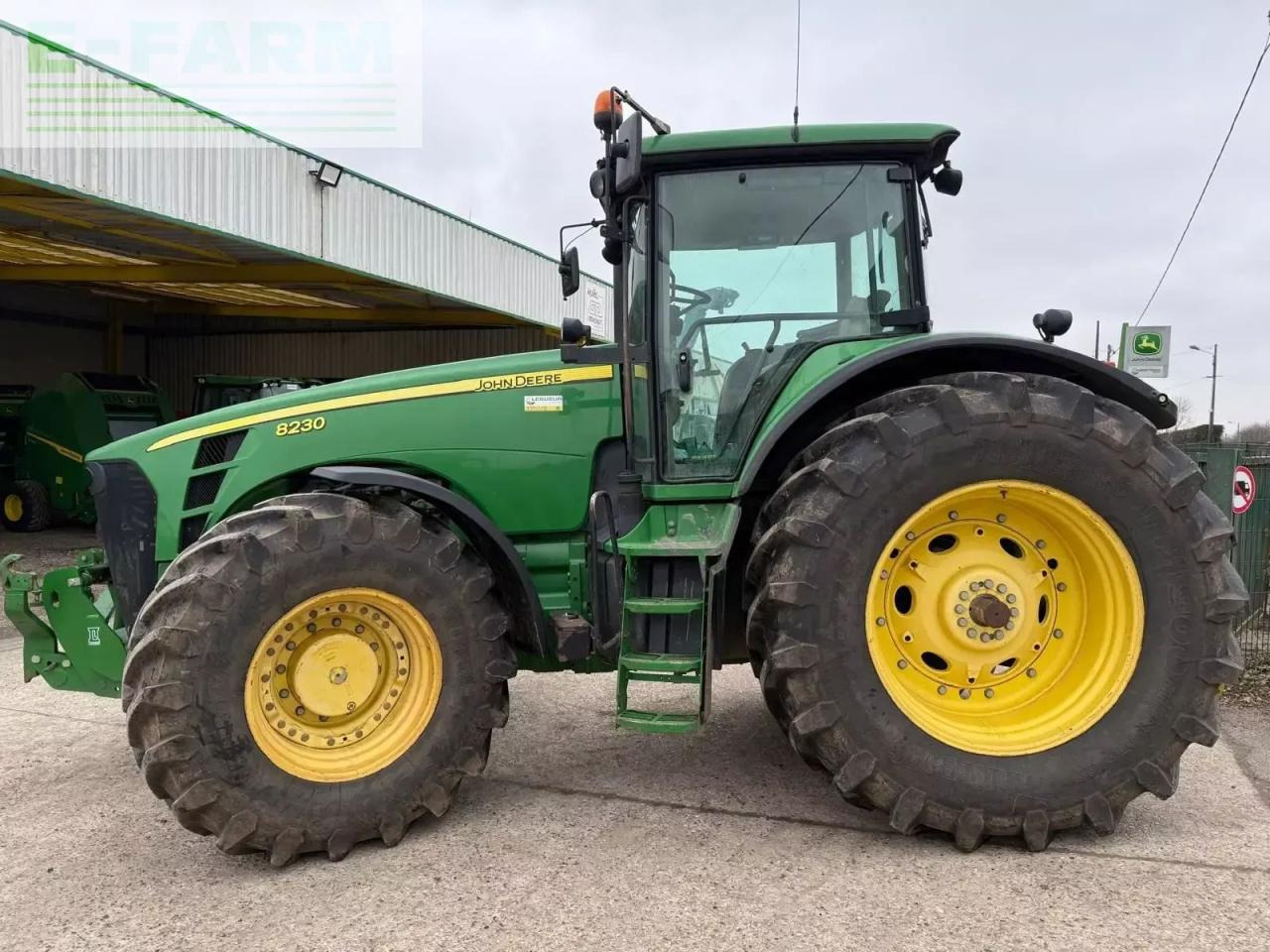 John Deere 8230 - Traktor: slika 3 John Deere 8230 - Traktor: slika 3