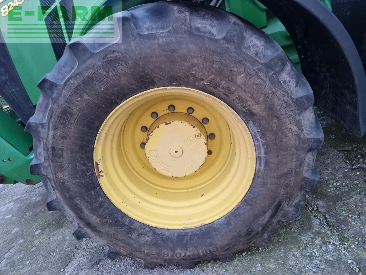 John Deere 8245 R - Traktor: slika 3 John Deere 8245 R - Traktor: slika 3