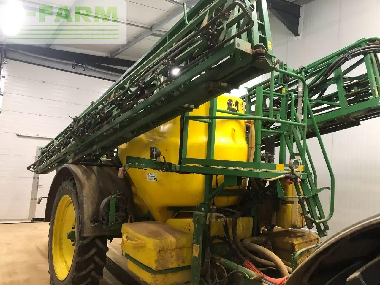 John Deere 832 - Vučena prskalica: slika 1 John Deere 832 - Vučena prskalica: slika 1