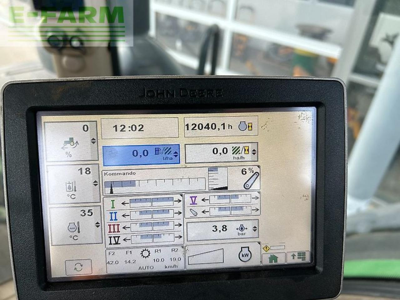 Traktor John Deere 8335r: slika 8