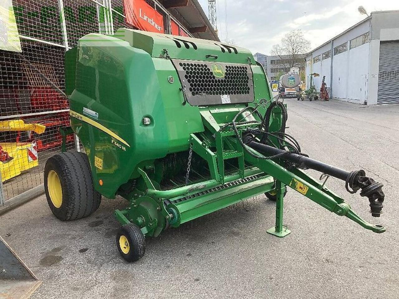 John Deere f440m - Balirka za kockaste bale: slika 3 John Deere f440m - Balirka za kockaste bale: slika 3