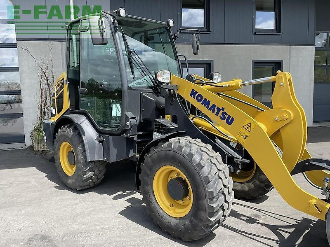 Komatsu wa 70m 6 tonner mit nur 246 stunden, inkl. 2 werkzeugen - Mini bager: slika 1 Komatsu wa 70m 6 tonner mit nur 246 stunden, inkl. 2 werkzeugen - Mini bager: slika 1