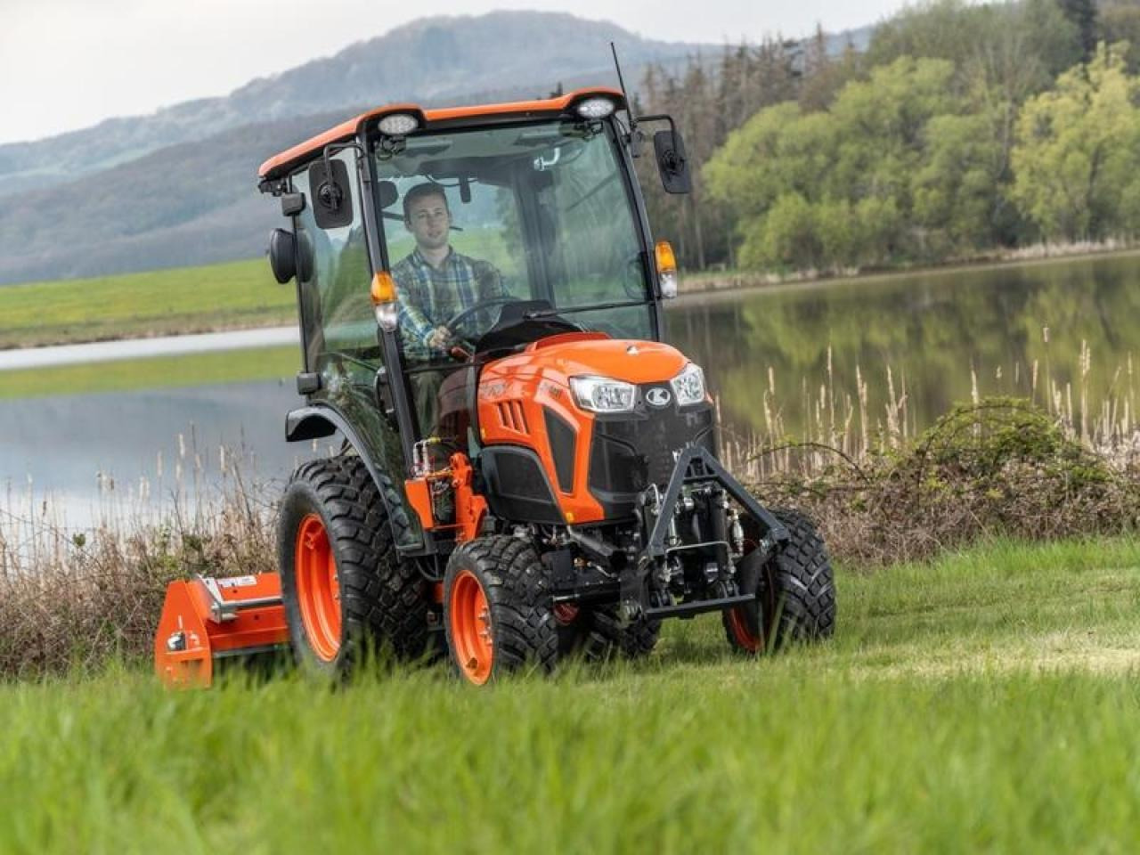 Kubota lx351 cab - Traktor: slika 1 Kubota lx351 cab - Traktor: slika 1
