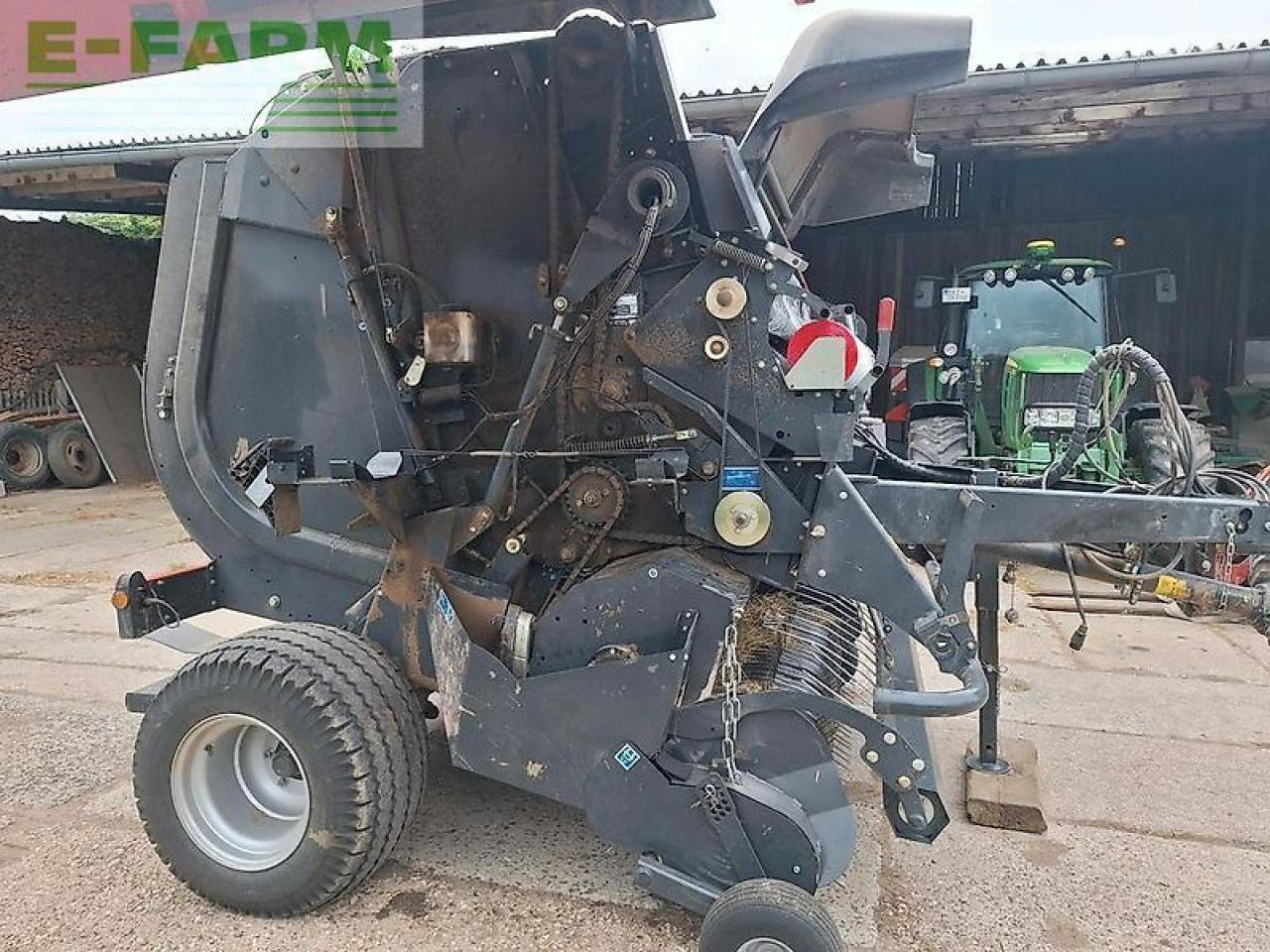 Kuhn vb2260 rundballenpresse presse variabel schneidwerk krone - Balirka za kockaste bale: slika 3 Kuhn vb2260 rundballenpresse presse variabel schneidwerk krone - Balirka za kockaste bale: slika 3