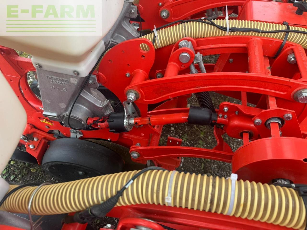 Mustang manta 12 x 50 - Mašina za preciznu setvu: slika 2 Mustang manta 12 x 50 - Mašina za preciznu setvu: slika 2