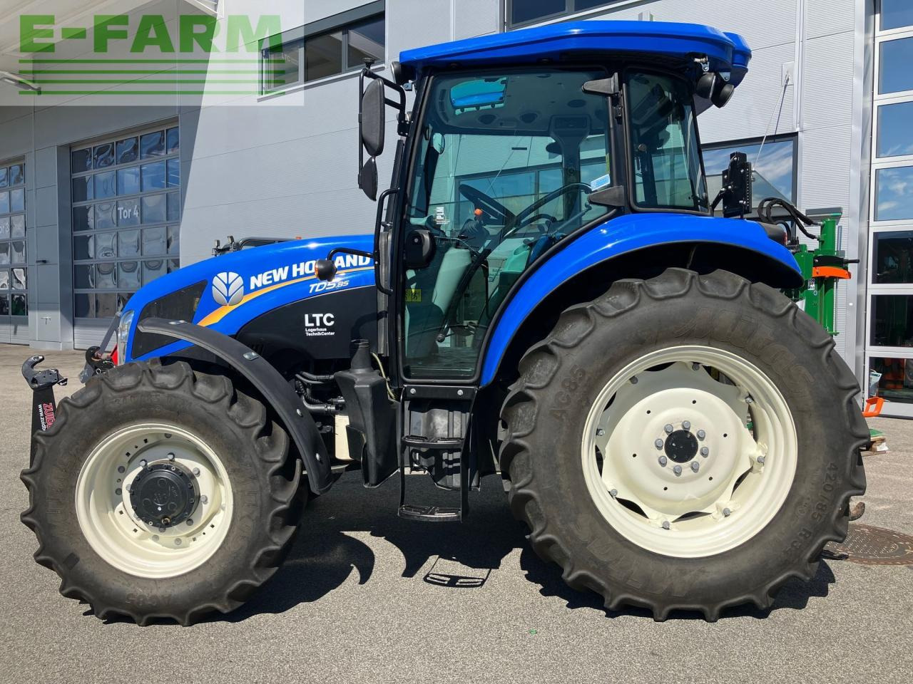 New Holland TD5.85 - Traktor: slika 2 New Holland TD5.85 - Traktor: slika 2