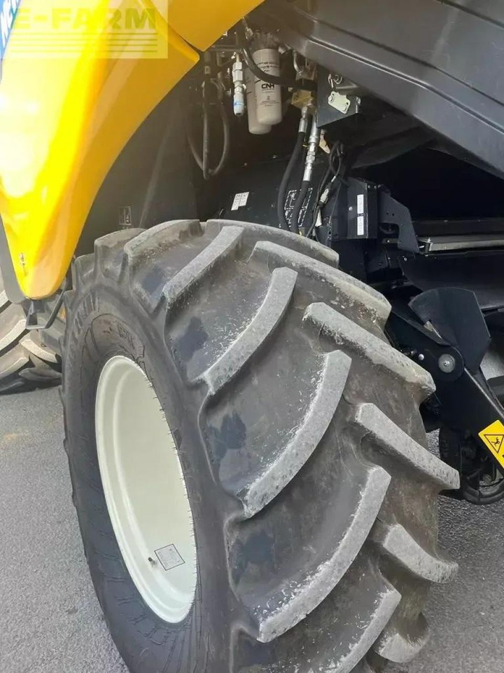 Kombinovani kombajn New Holland cr8.90: slika 7